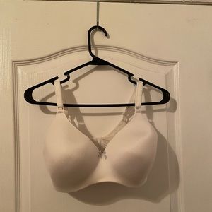 38C wireless maidenform bra